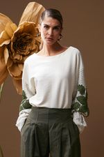 blusa-de-moletom-com-manga-bordada-de-croche