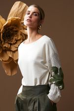 blusa-de-moletom-com-manga-bordada-de-croche