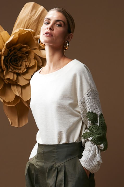blusa-de-moletom-com-manga-bordada-de-croche
