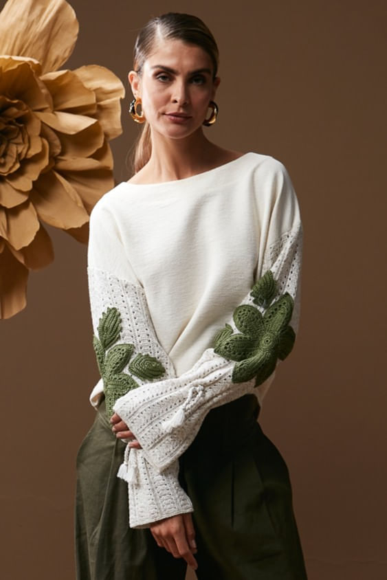 blusa-de-moletom-com-manga-bordada-de-croche