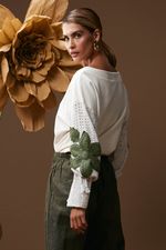 blusa-de-moletom-com-manga-bordada-de-croche