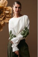 blusa-de-moletom-com-manga-bordada-de-croche