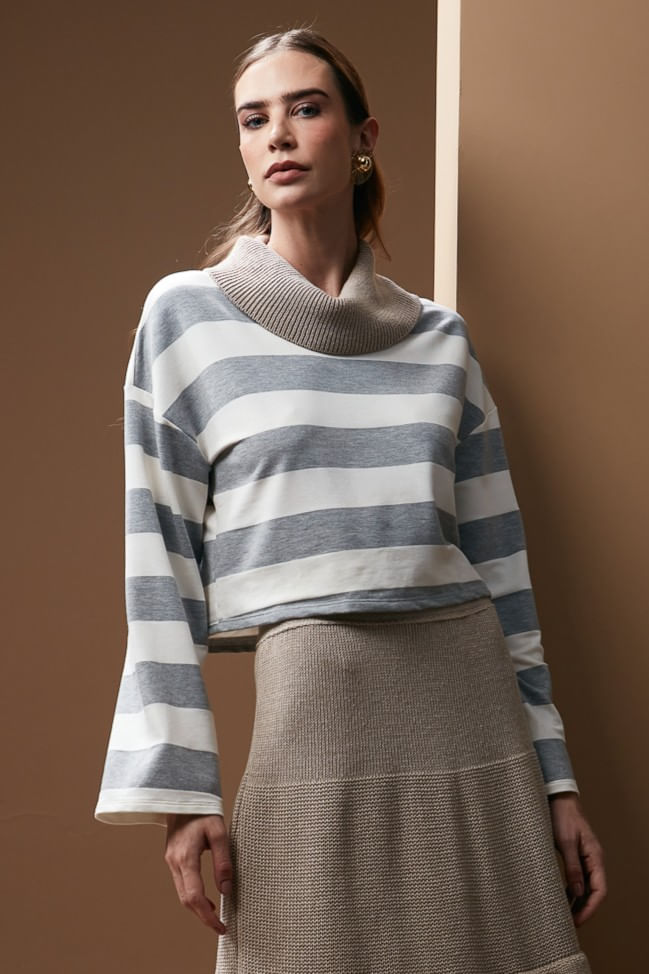blusa-de-moletom-listrada-gola-alta
