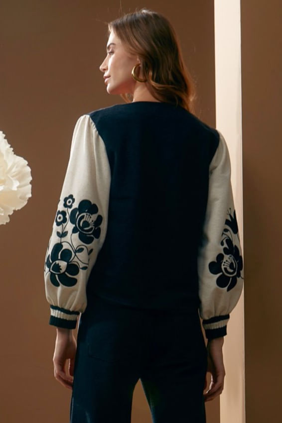 blusa-de-moletom-com-bordado