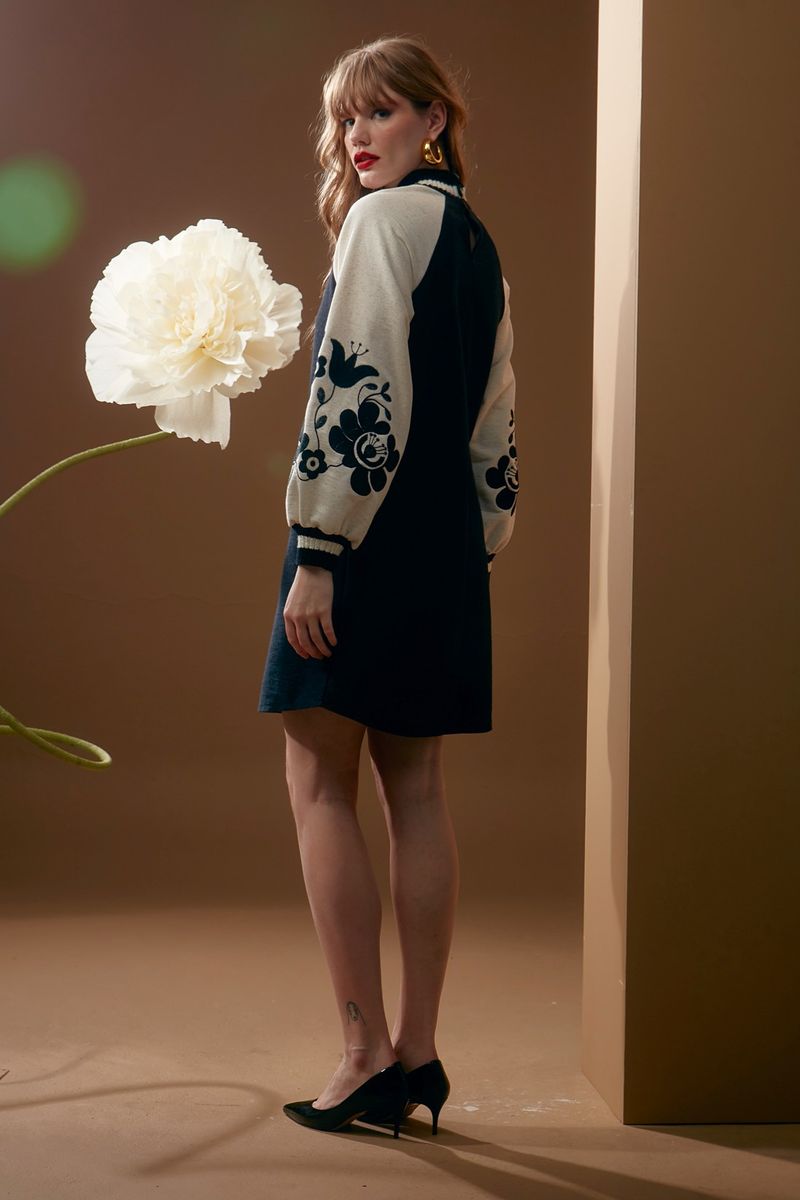 vestido-curto-bordado-bicolor-de-moletom-vitalidade