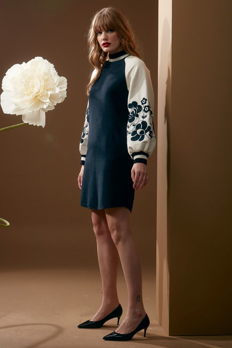 vestido-curto-bordado-bicolor-de-moletom-vitalidade