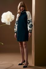 vestido-curto-bordado-bicolor-de-moletom-vitalidade
