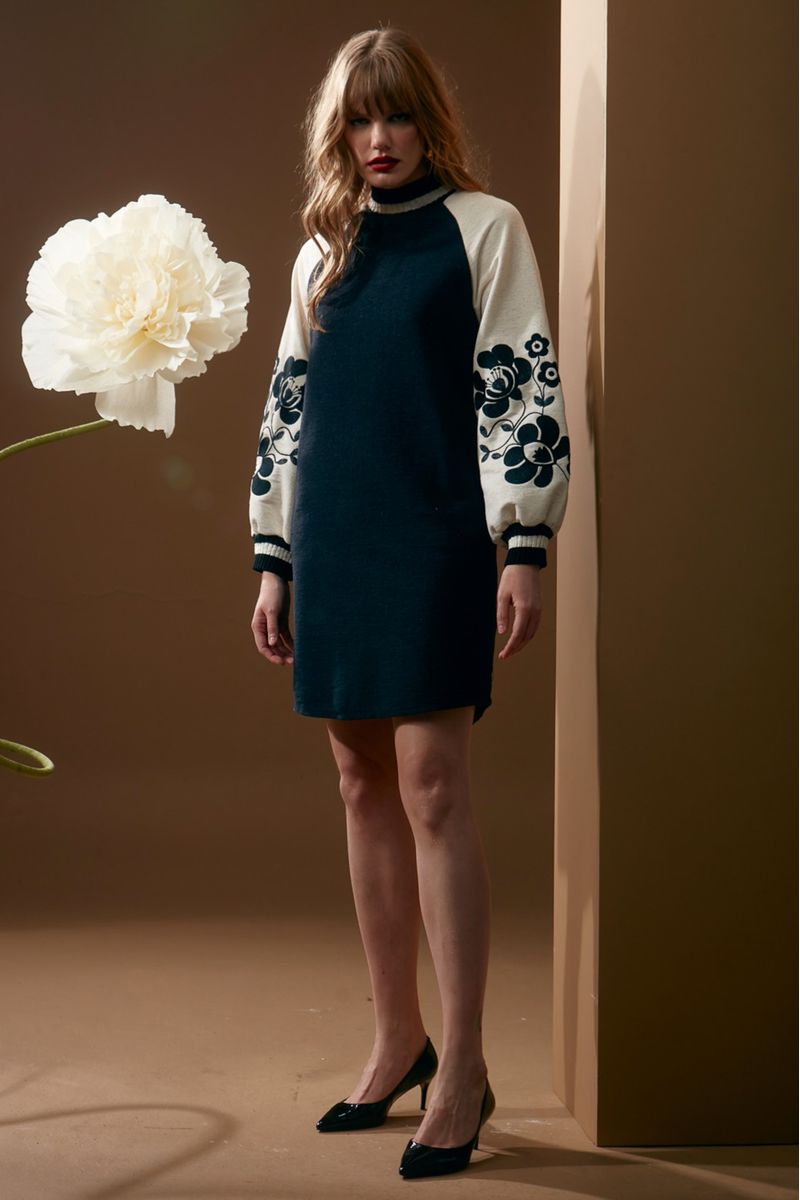 vestido-curto-bordado-bicolor-de-moletom-vitalidade