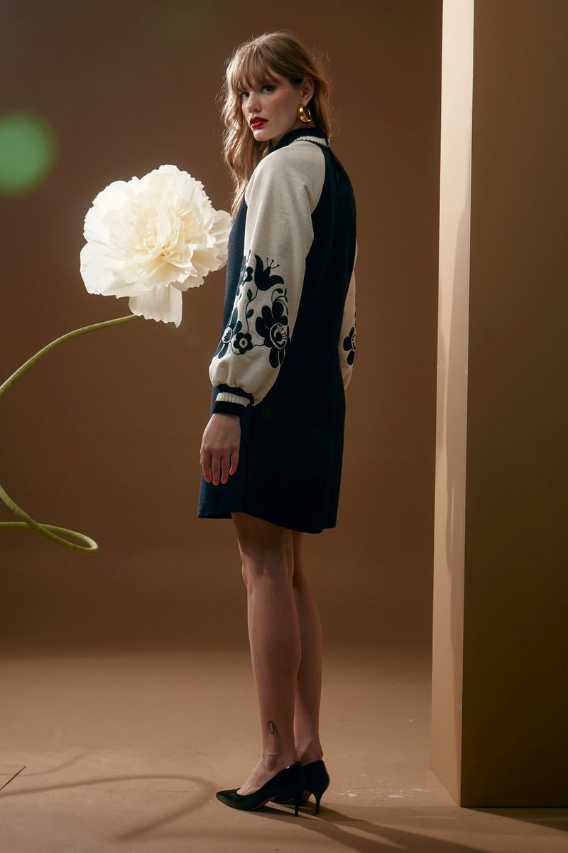vestido-curto-bordado-bicolor-de-moletom-vitalidade