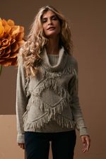 blusa-de-trico-oversized-gola-boba-com-franja