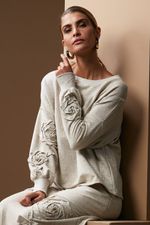 blusa-de-moletom-com-trabalho-manual-de-bordado