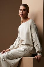 blusa-de-moletom-com-trabalho-manual-de-bordado