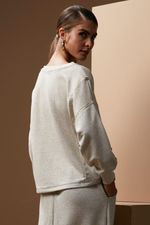 blusa-de-moletom-com-trabalho-manual-de-bordado