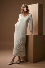 vestido-de-moletom-com-bordado-alinhavado