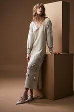 vestido-de-moletom-com-bordado-alinhavado