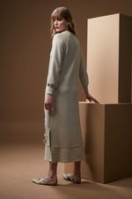 vestido-de-moletom-com-bordado-alinhavado