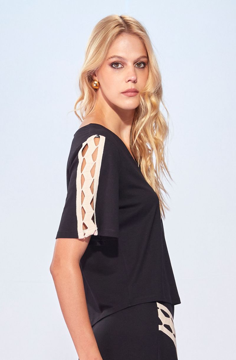t-shirt-de-malha-feminina-com-aplicacao-de-trico