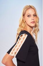 t-shirt-de-malha-feminina-com-aplicacao-de-trico