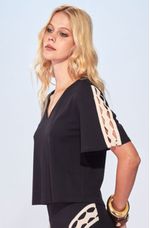 t-shirt-de-malha-feminina-com-aplicacao-de-trico