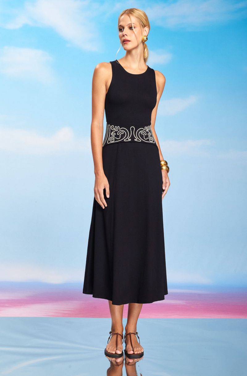 vestido-midi-de-malha-alcas-grossas-gola-careca-e-bordado-na-cintura