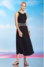 vestido-midi-de-malha-alcas-grossas-gola-careca-e-bordado-na-cintura