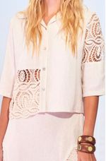 Camisa-de-Viscolinho-com-Aplicacao-em-Croche---