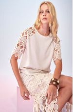blusa-de-viscolinho-com-manga-de-croche