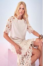 blusa-de-viscolinho-com-manga-de-croche