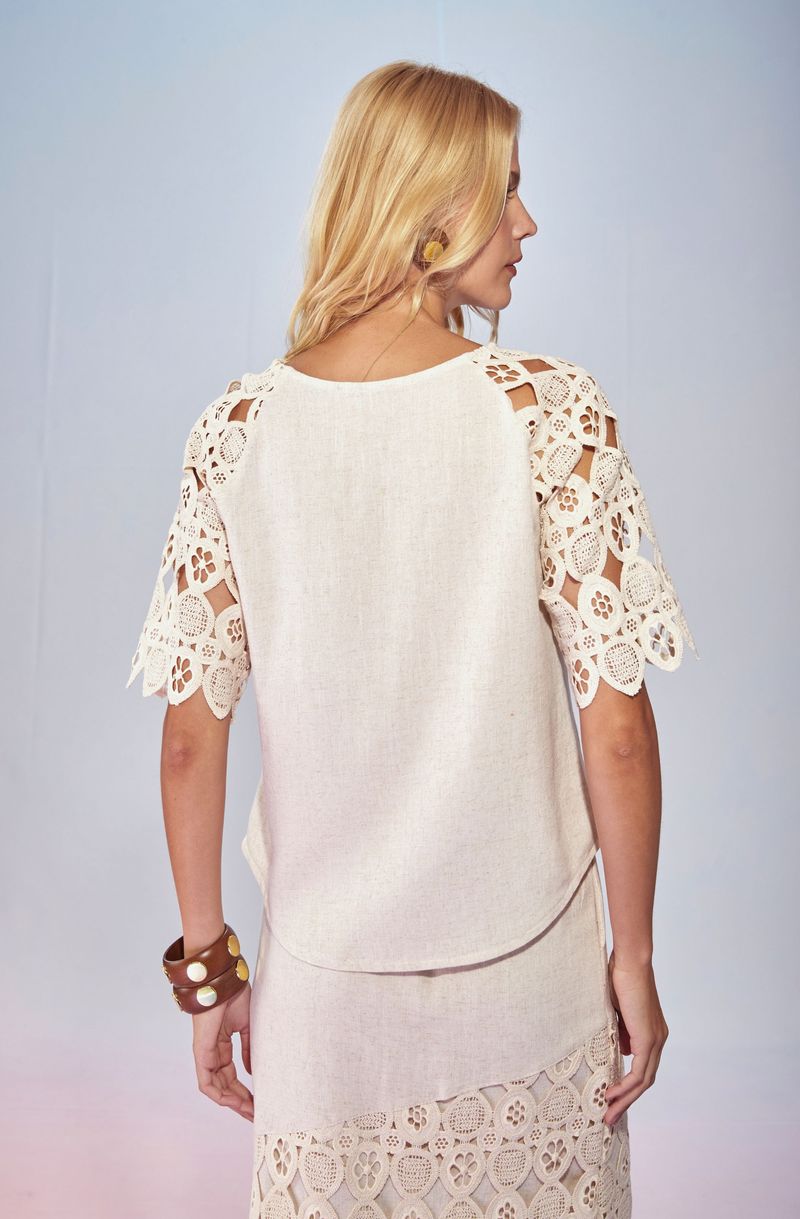 blusa-de-viscolinho-com-manga-de-croche