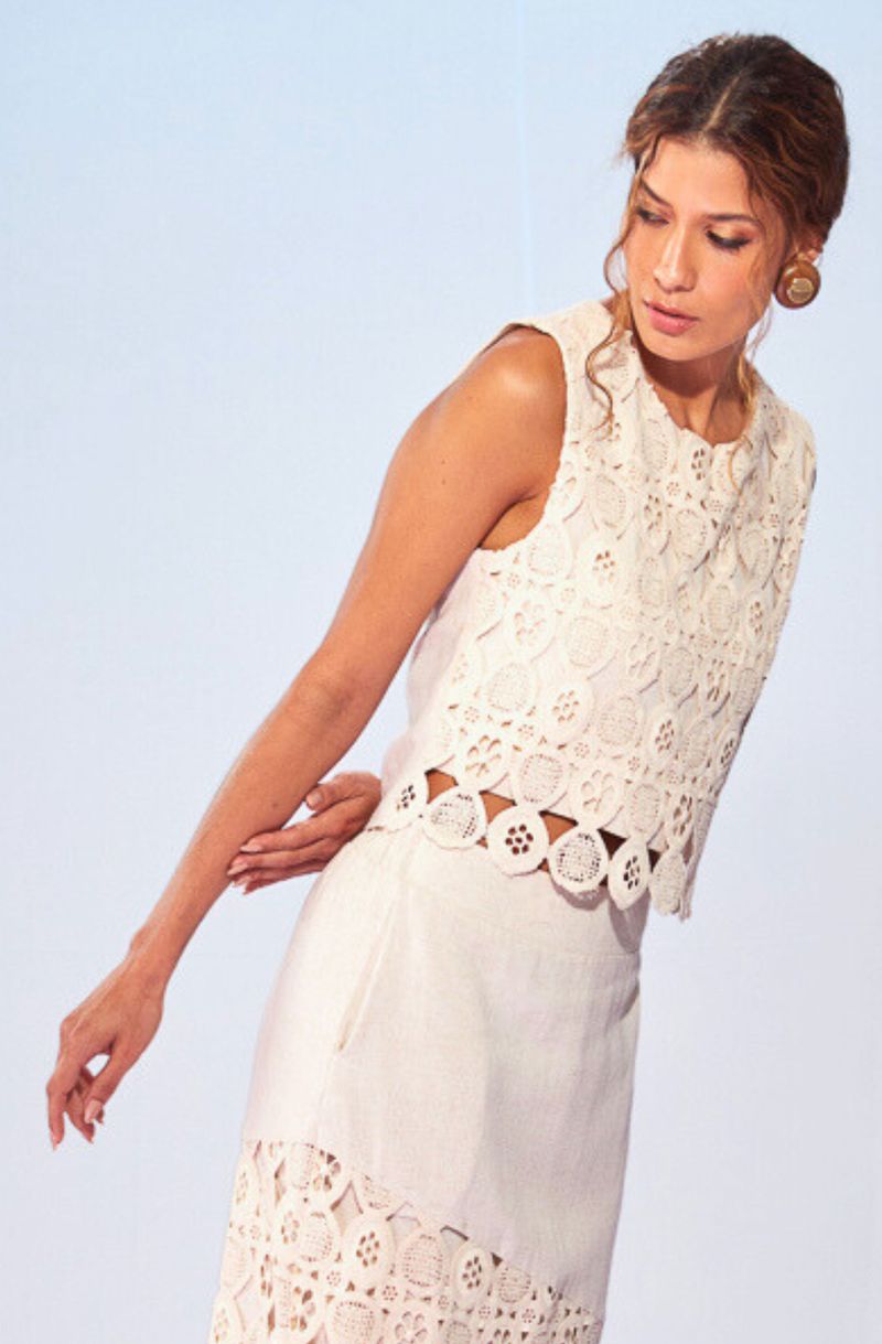 Cropped-de-Viscolinho-com-Aplicacao-de-Renda-Rendeira---