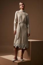 Vestido-de-Trico-com-barrado-bordado-Rodelas---