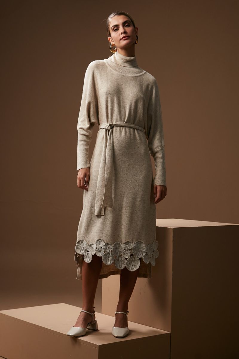 Vestido-de-Trico-com-barrado-bordado-Rodelas---