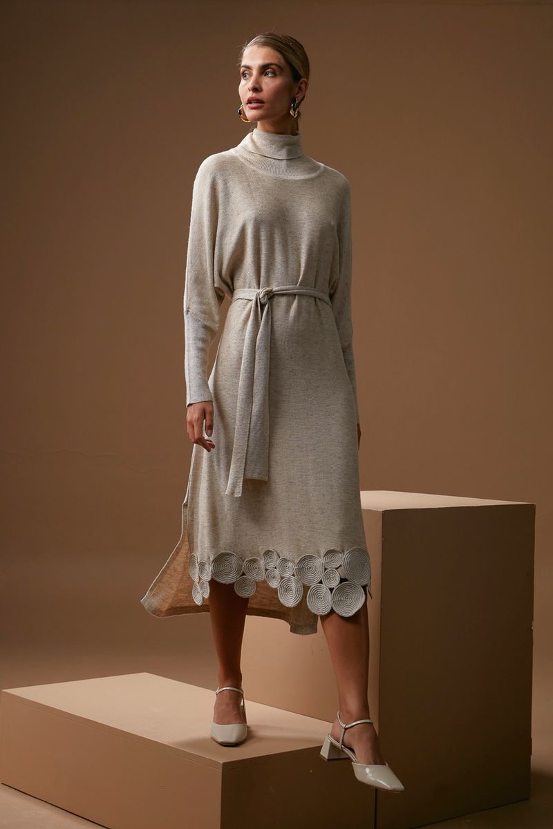 Vestido-de-Trico-com-barrado-bordado-Rodelas---