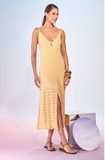 Vestido-de-Trico-Reto-com-Fenda-Frontal-Mix-de-Trama-Helo---