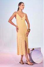 Vestido-de-Trico-Reto-com-Fenda-Frontal-Mix-de-Trama-Helo---