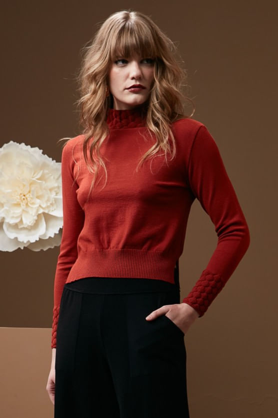 BLUSA-DE-TRICO-DE-GOLA-ALTA