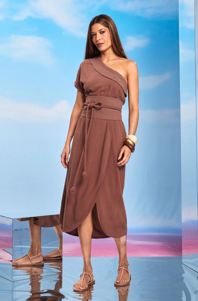 vestido-midi-de-viscolinho-de-um-ombro-so-com-detalhes-em-pesponto-e-cinto.-