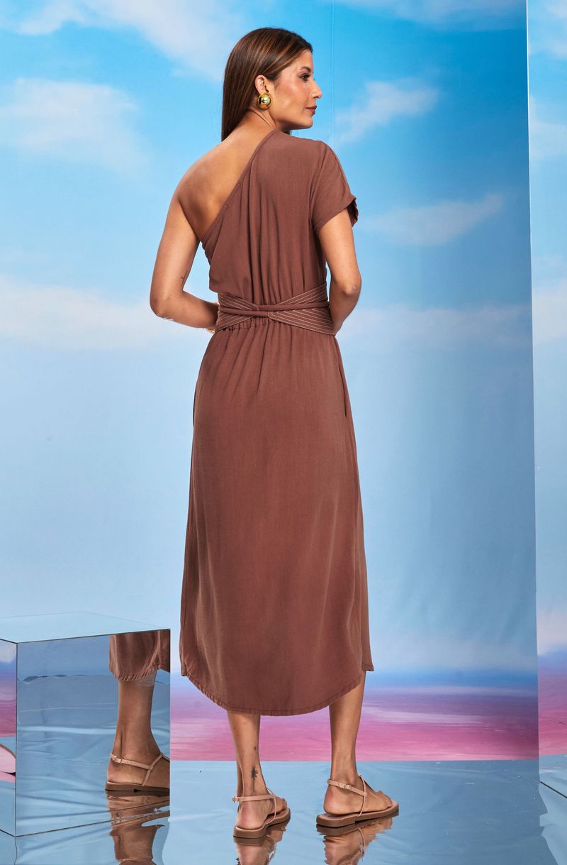vestido-midi-de-viscolinho-de-um-ombro-so-com-detalhes-em-pesponto-e-cinto.-