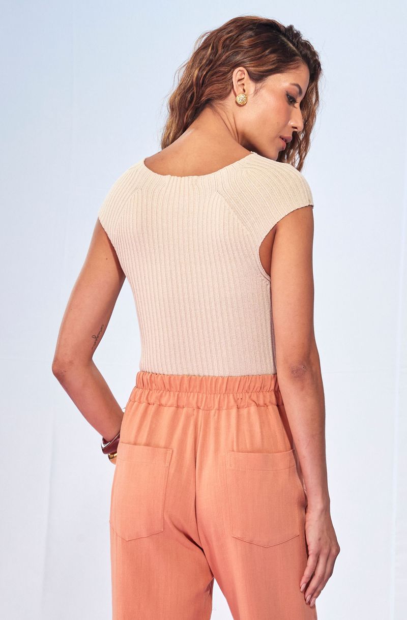 Blusa-Trico-Canelada-Decote-Canoa-Ombro-a-Ombro-Clarinha-